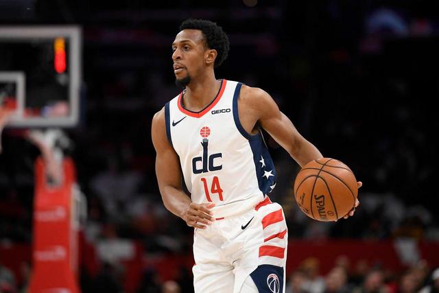 曝广州男篮将陈盈骏和祝铭震摆上货架